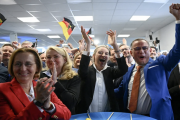 احتفال أليس فايدل وتينو كروبالا، زعيمي حزب البديل من أجل ألمانيا