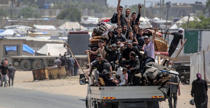 تحدث مصدر قيادي في حركة حماس في حديث خاص مع "الترا فلسطين"، يوم الأحد، عن مشاورات تجريها الحركة مع فصائل المقاومة في غزة، حول مجريات العدوان الإسرائيلي على القطاع واستراتيجية التفاوض، بعد رفض رئيس حكومة الاحتلال بنيامين نتنياهو للعرض الذي قدمه الوسطاء حول إنهاء الحرب، بعد أن وافق عليه المفاوض الفلسطيني.