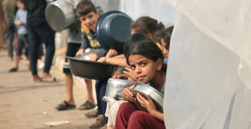 أثر العدوان الإسرائيلي على قدرة الأسر بغزة في تلبية احتياجات الأطفال الغذائية  (AFP)