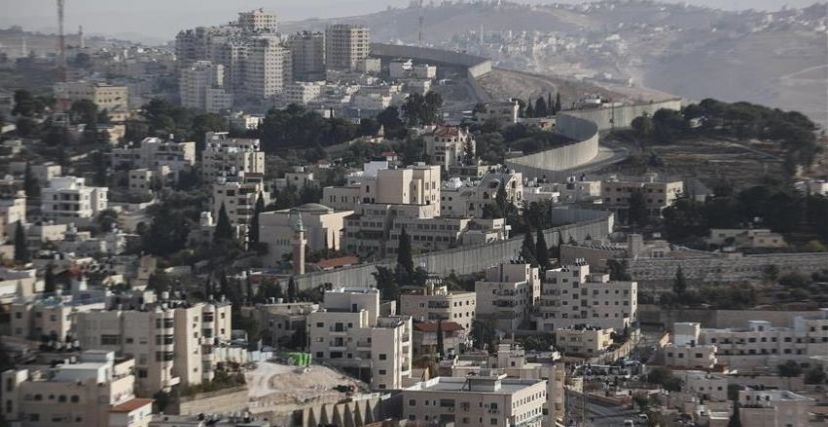 تحاول إسرائيل خلق واقع جديد في الضفة الغربية المحتلة (الأناضول)